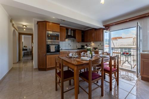 Pavlos Apartments — 4-Star Luxury Hotel in Argostolion, Greece