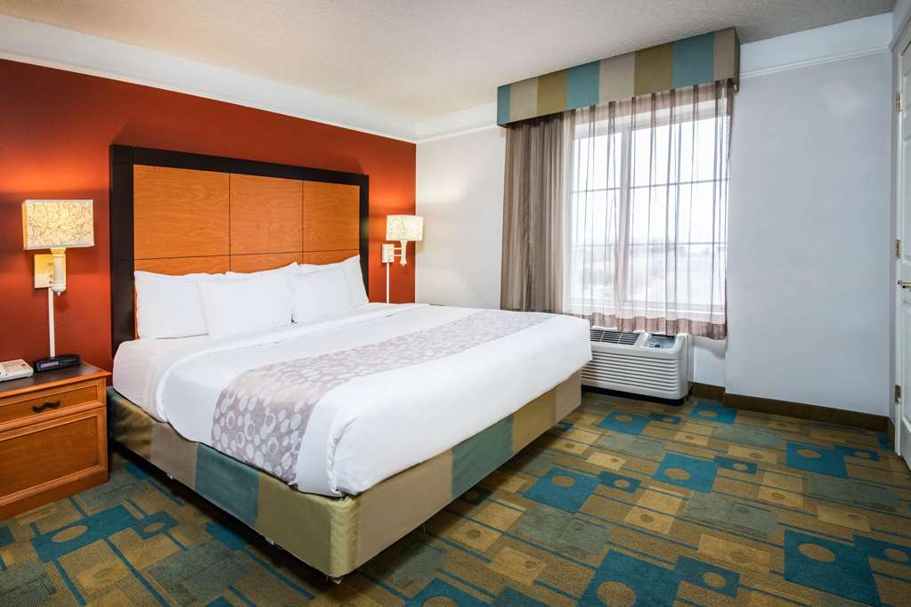 La Quinta Inn & Suites by Wyndham Colorado Springs South AP - photo 51