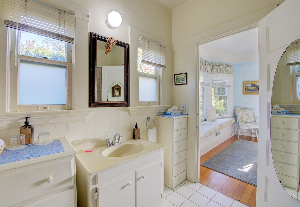Secret Garden Inn and Cottages - photo 120
