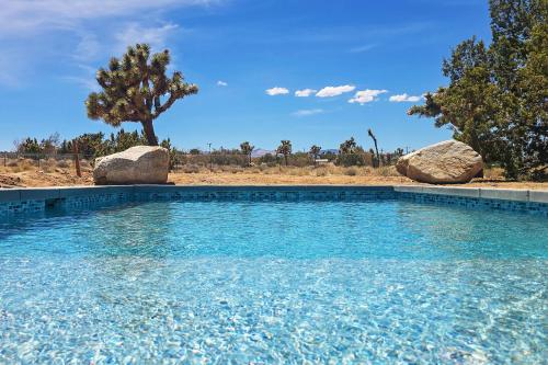 Dez Art Retreat — 4-Star Luxury Hotel in Yucca Valley, United States