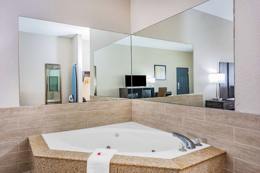 Baymont by Wyndham Midway Tallahassee - photo 40