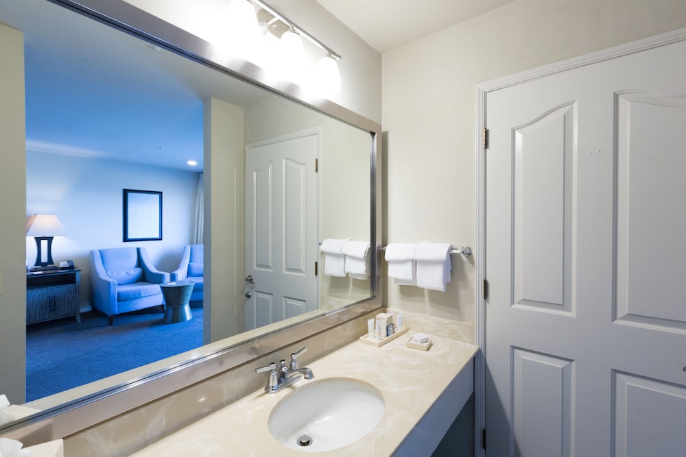 Cambria Landing Inn & Suites - photo 32
