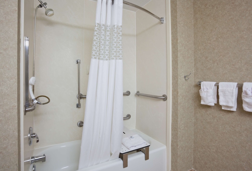Hampton Inn Mitchell - photo 16