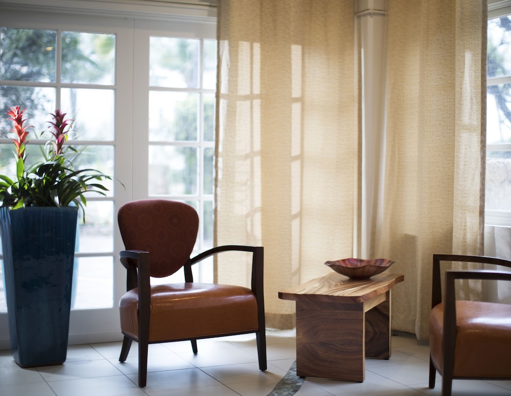 Coconut Waikiki Hotel - photo 4