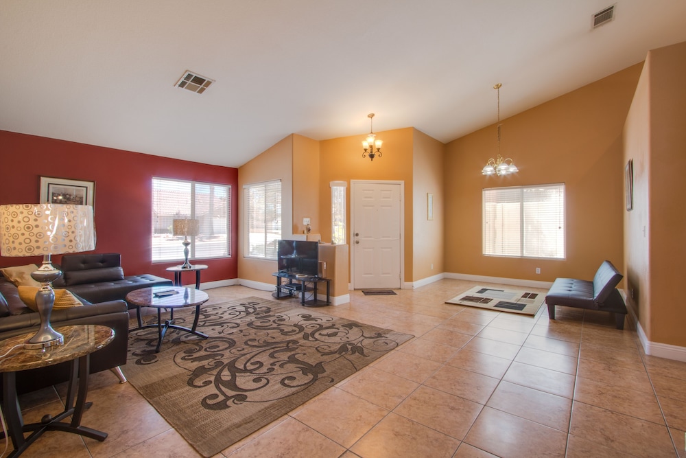 Beautiful Spacious House very Nice area — 4-Star Luxury Hotel in Henderson, United States