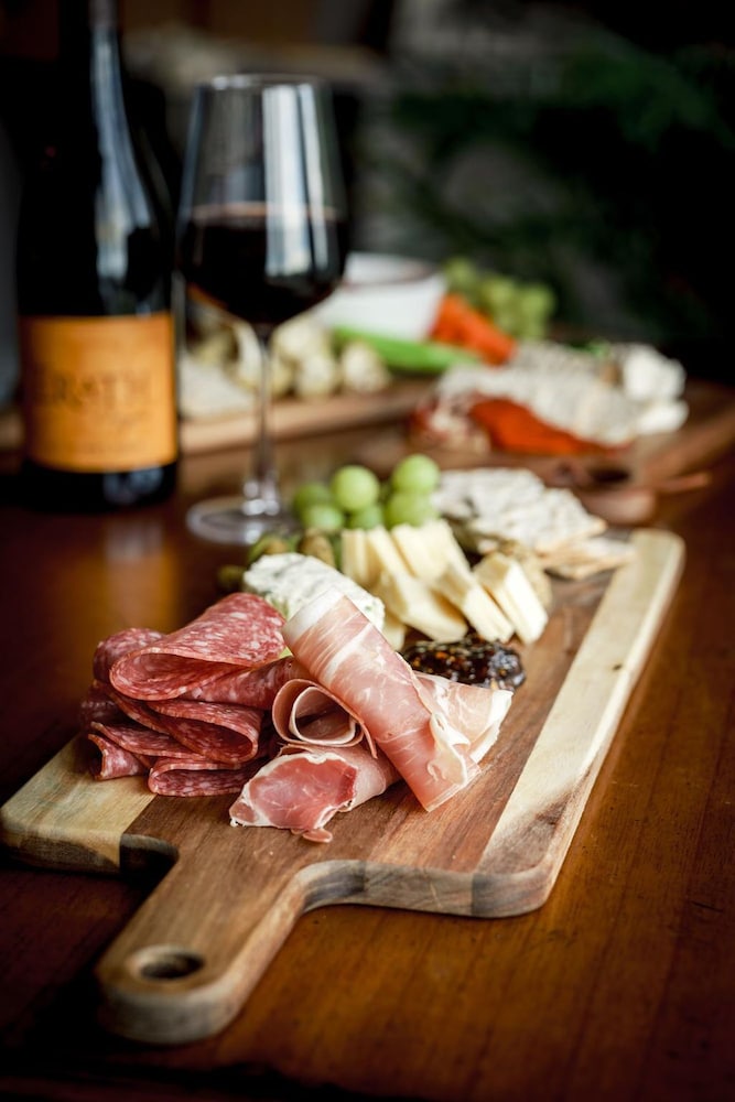 Rivertide Suites Hotel - photo 3