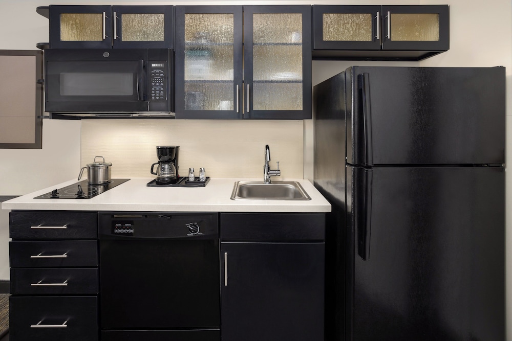 Candlewood Suites Chester Philadelphia International Airport by IHG - photo 17
