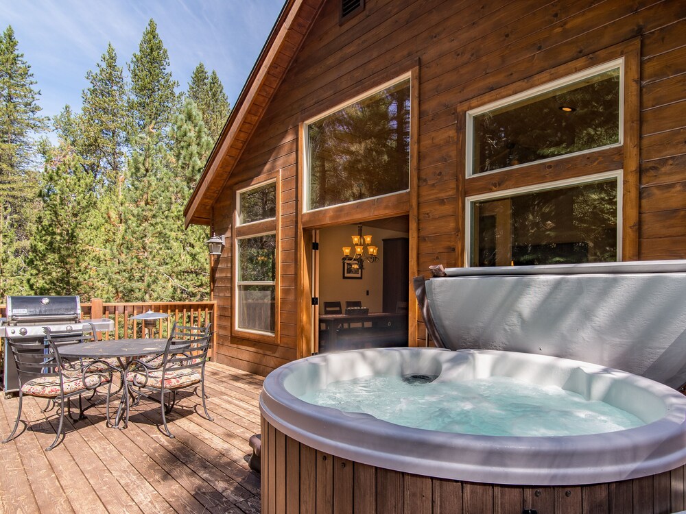 16423 Northwoods Blvd House by RedAwning — 4-Star Luxury Hotel in Truckee, United States