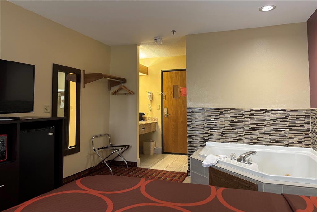 Super 8 by Wyndham Paris IL - photo 21