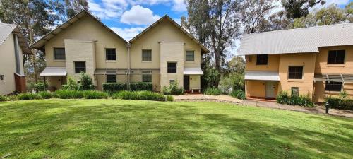 VILLA DION 3 Bedrooms situated in Cypress Lakes Resort in Pokolbin, Australia