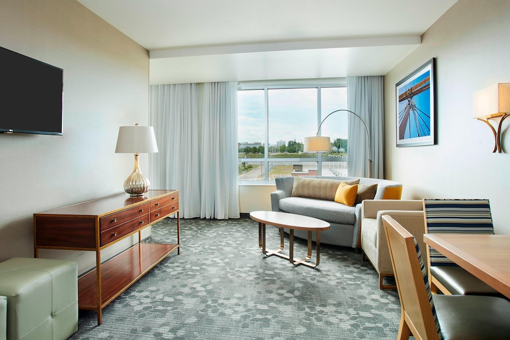 Courtyard by Marriott Erie Bayfront - photo 23