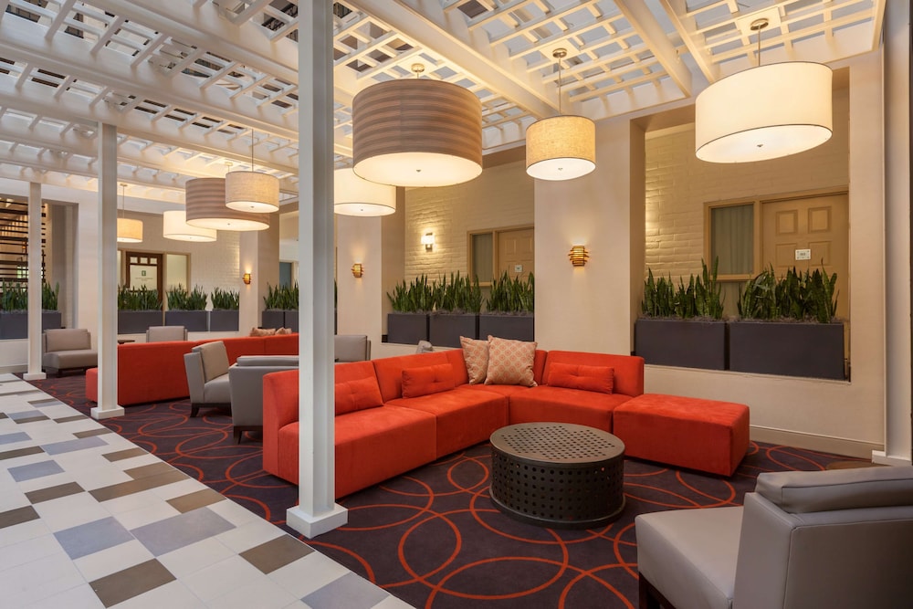 Embassy Suites Hotel Baton Rouge - photo 9