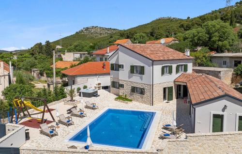Cozy Home In Dubrava Kod Sibenika — 5-Star Luxury Hotel in Dubrava, Croatia