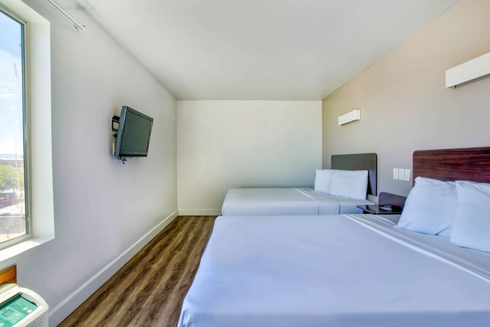 Motel 6 Hesperia CA West Main Street I 15 - photo 6