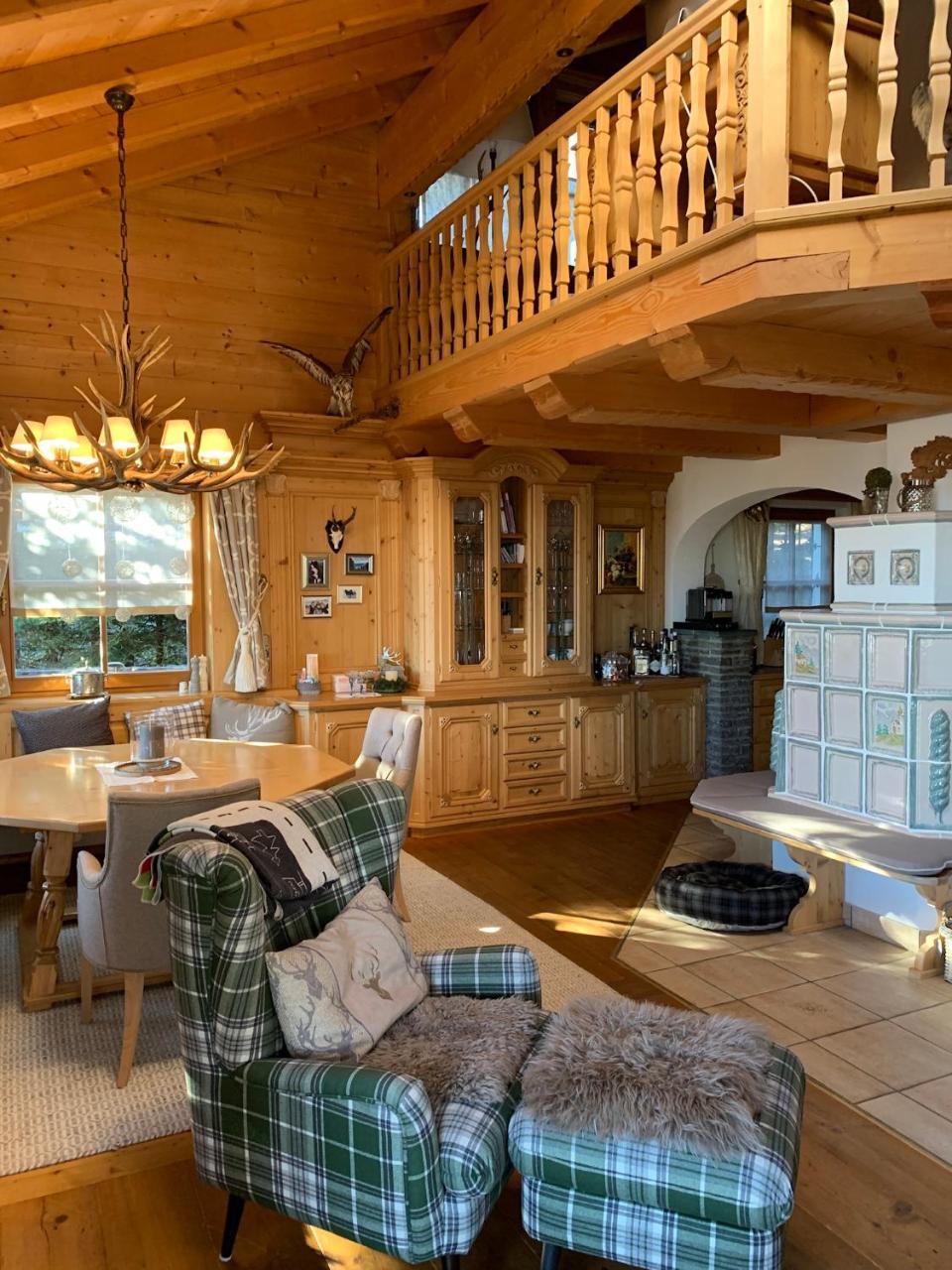 Maris Luxus Chalet mit Saunahaus Gerlitzen 1720m — 4-Star Luxury Hotel in Bodensdorf, Austria