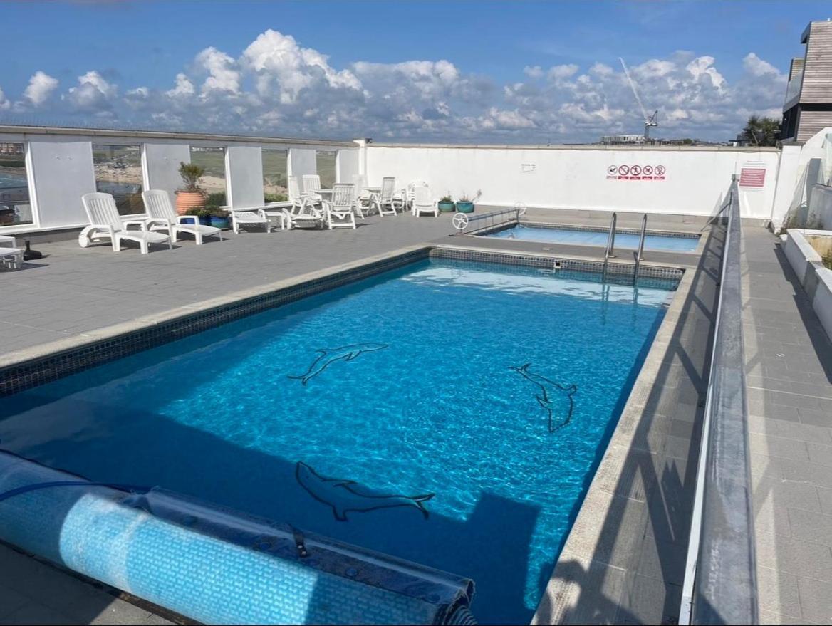 Newquay Fistral Beach View with pool — 4-Star Luxury Hotel in Newquay, United Kingdom