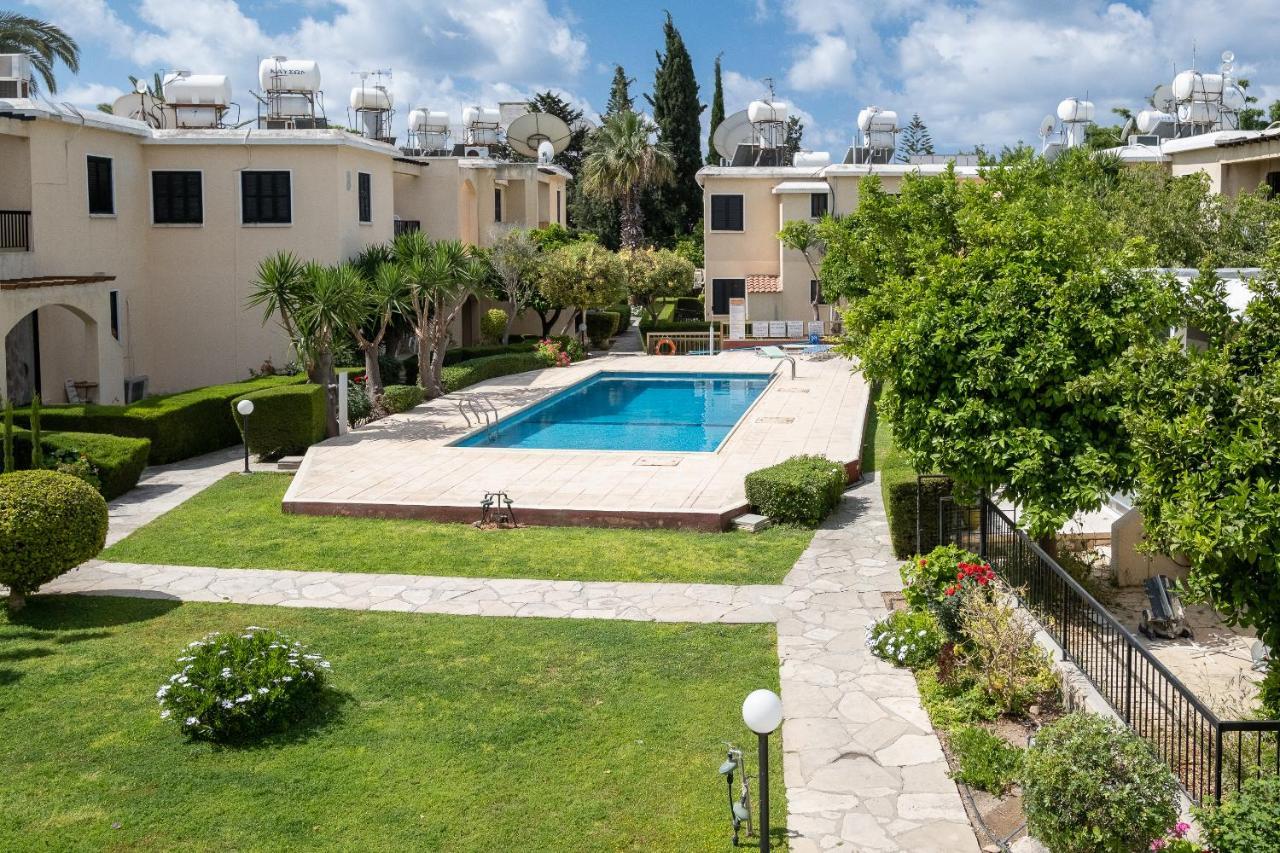 Dalia Seaside 2 Bedroom Apartment with Pool & Garden