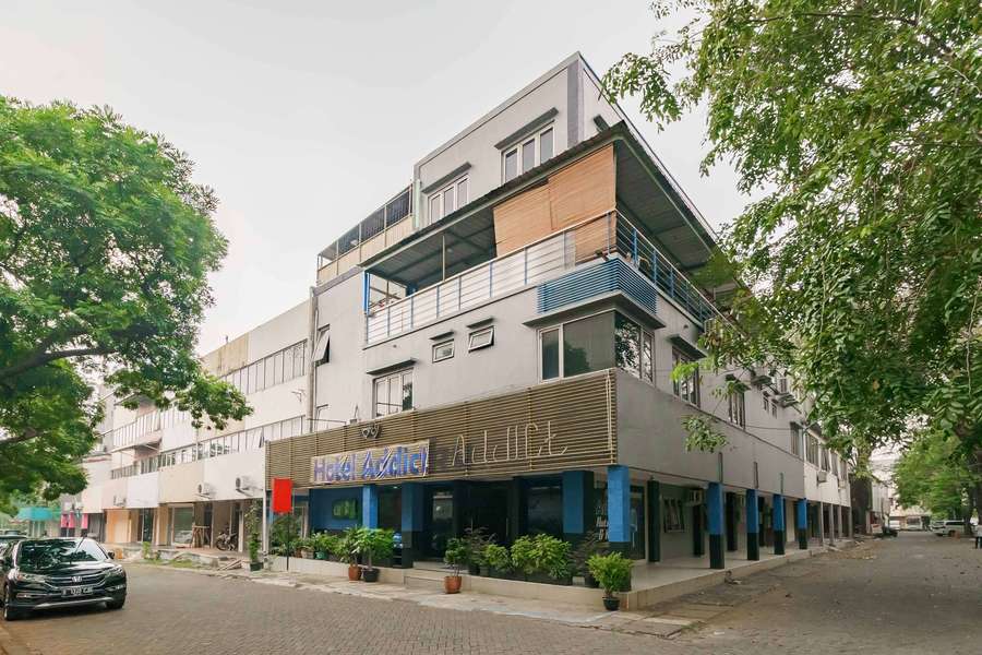 RedDoorz Plus near Lippo Cikarang Mall — hotel in Cikarang