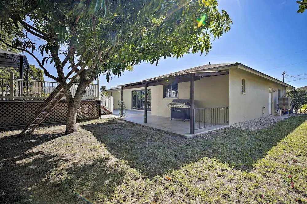 Pet Friendly Oasis with Deck and Fire Pit in Bokeelia in Bokeelia, United States