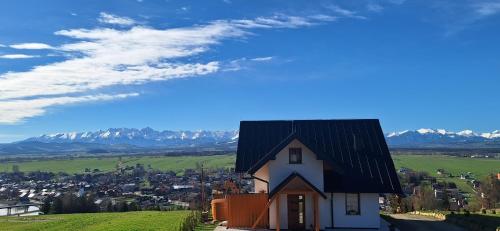 Domek na Wielkiej Górze z widokiem na Tatry blisko szlaku na Turbacz — hotel in Waksmund
