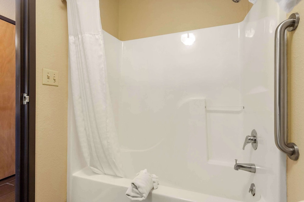Comfort Inn & Suites Pittsburg KS - photo 35