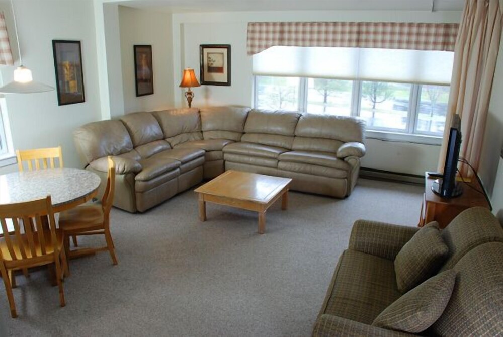 Golden Eagle Lodge Resort - photo 16