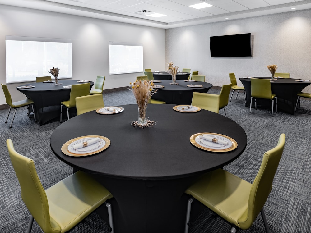 Holiday Inn Express & Suites Ruskin by IHG - photo 54