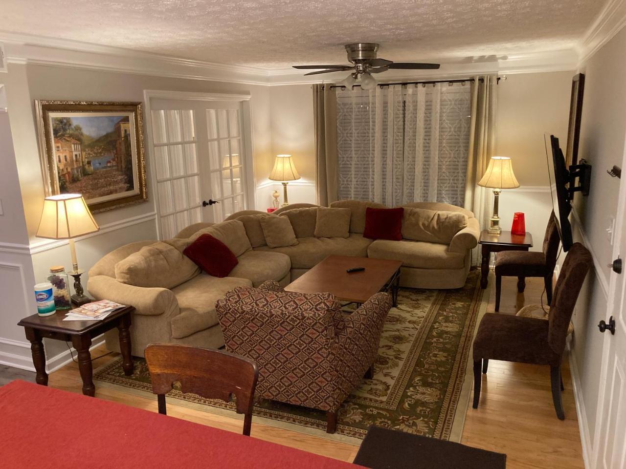 Spacious 3 Bedroom 2 bath Condo close to Five points in Athens — 4-Star Luxury Hotel in Athens, United States