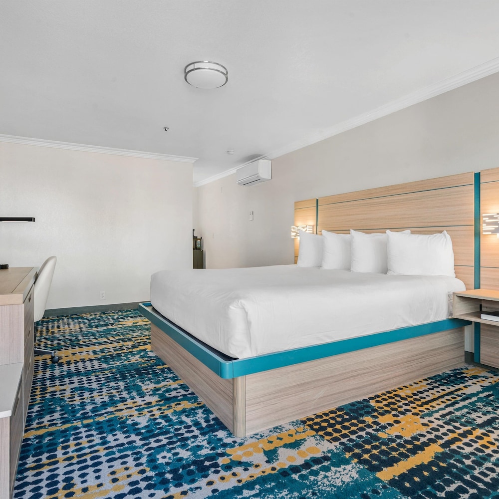 Pacific Shores Inn - photo 6