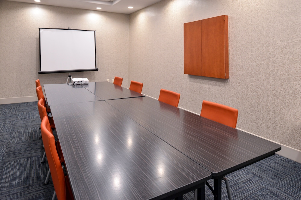 Holiday Inn Express & Suites Pueblo North by IHG - photo 51