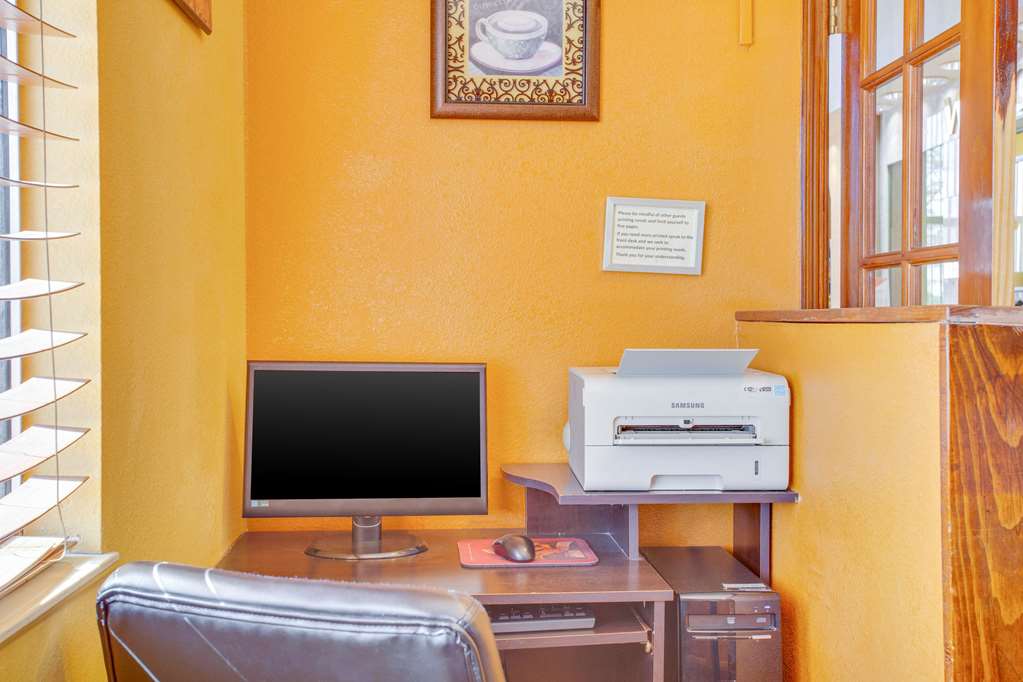 Econo Lodge Inn & Suites Albuquerque East I 40 Eubank Exit - photo 20