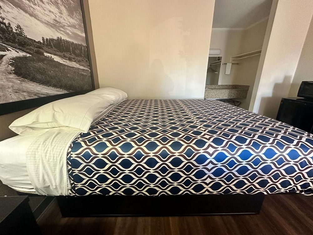 Loyalty Inn Rockingham - photo 4