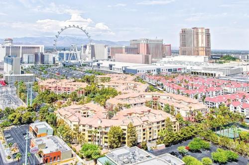 Dwell Descans Restful Haven Steps to Vegas Strip