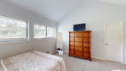 946 Inverness Village - photo 18