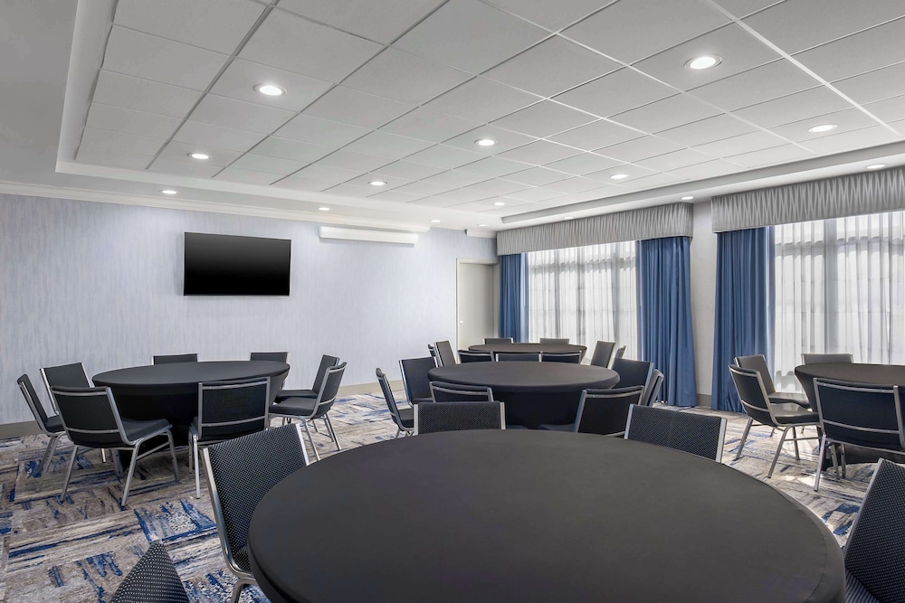 Hampton Inn & Suites Birmingham Pelham - photo 36