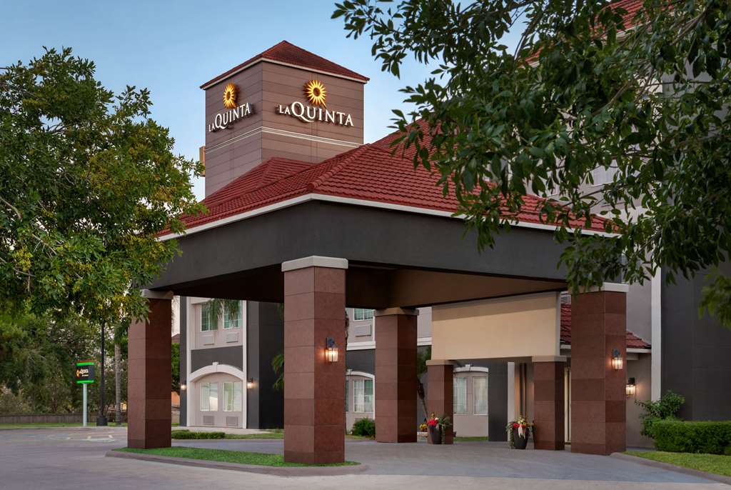 La Quinta Inn & Suites by Wyndham Brownsville North - photo 8