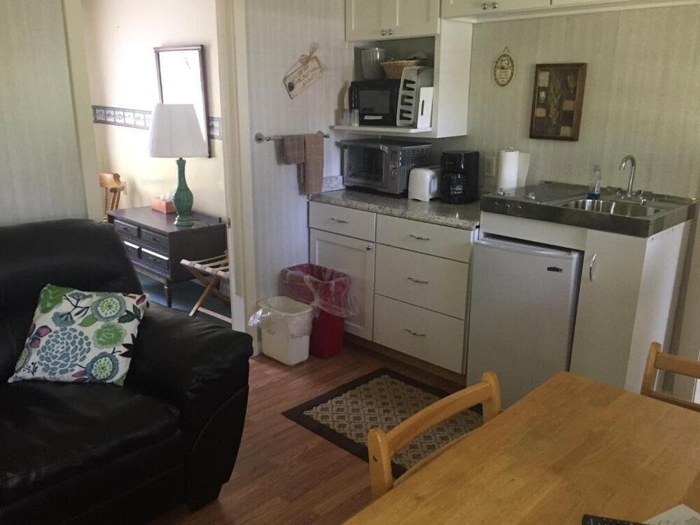 Rock Ledge Motel - photo 16