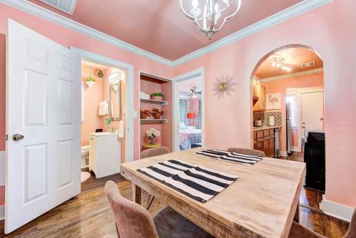 Strawberry Lodge City card 4 local business — 4-Star Luxury Hotel in Oklahoma City, United States