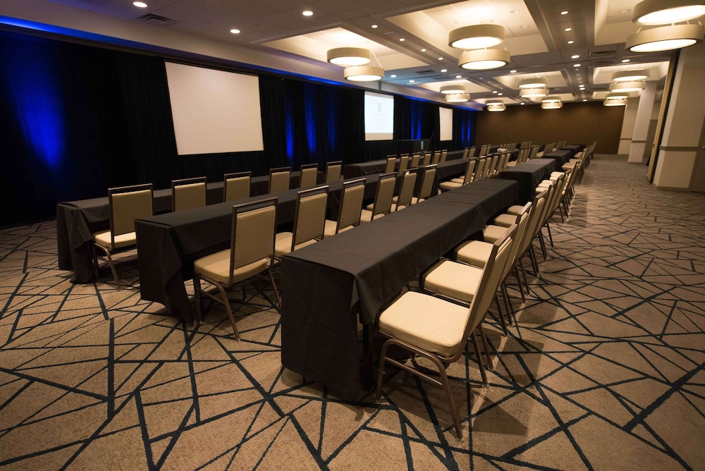 Embassy Suites by Hilton Detroit Livonia Novi - photo 37