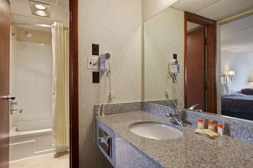 Days Inn by Wyndham Salina South - photo 16