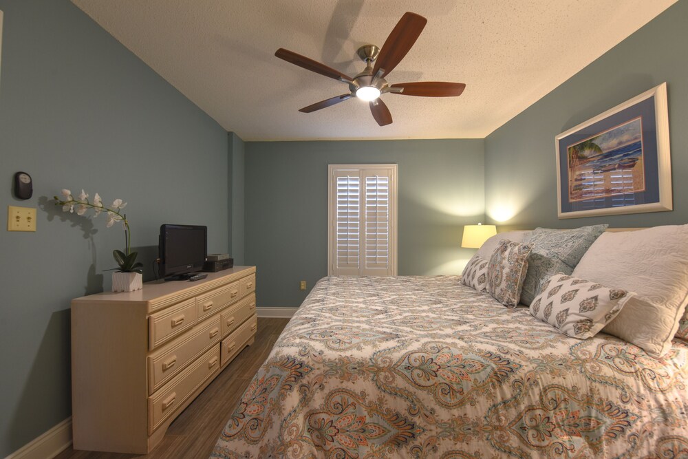 Pelican Beach Resort - photo 12