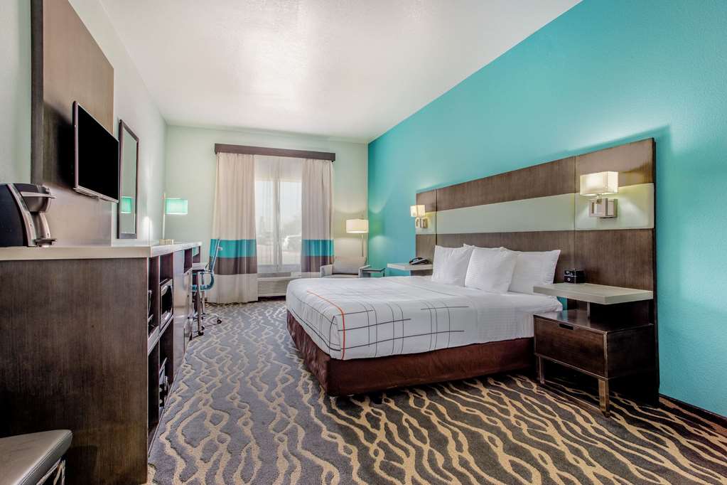 La Quinta Inn & Suites by Wyndham Northlake Fort Worth - photo 9