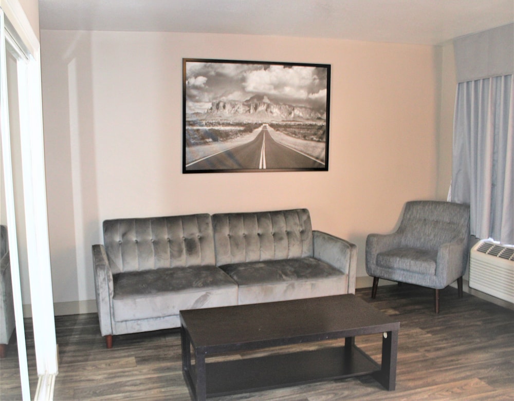Rancho San Diego Inn and Suites - photo 11