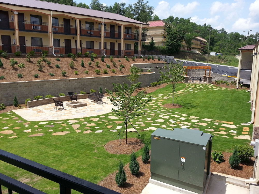 Days Inn by Wyndham Fultondale - photo 15