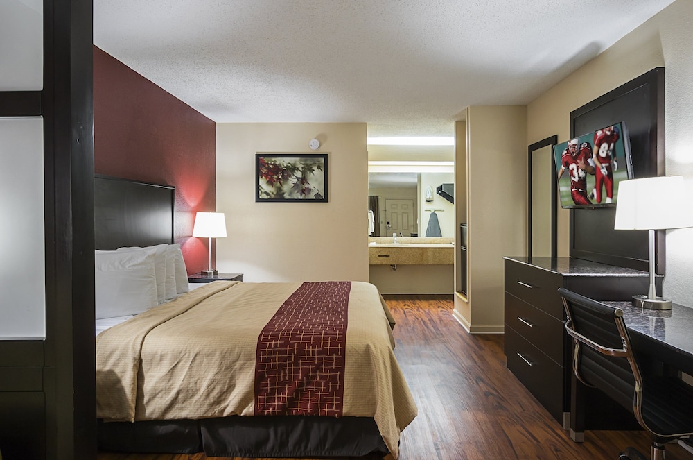Red Roof Inn & Suites Scottsboro - photo 9