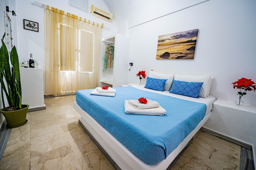 Join Us Low Cost Rooms in Emporeio, Greece
