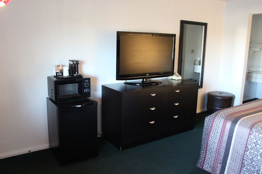 Cougar Land Motel - photo 22