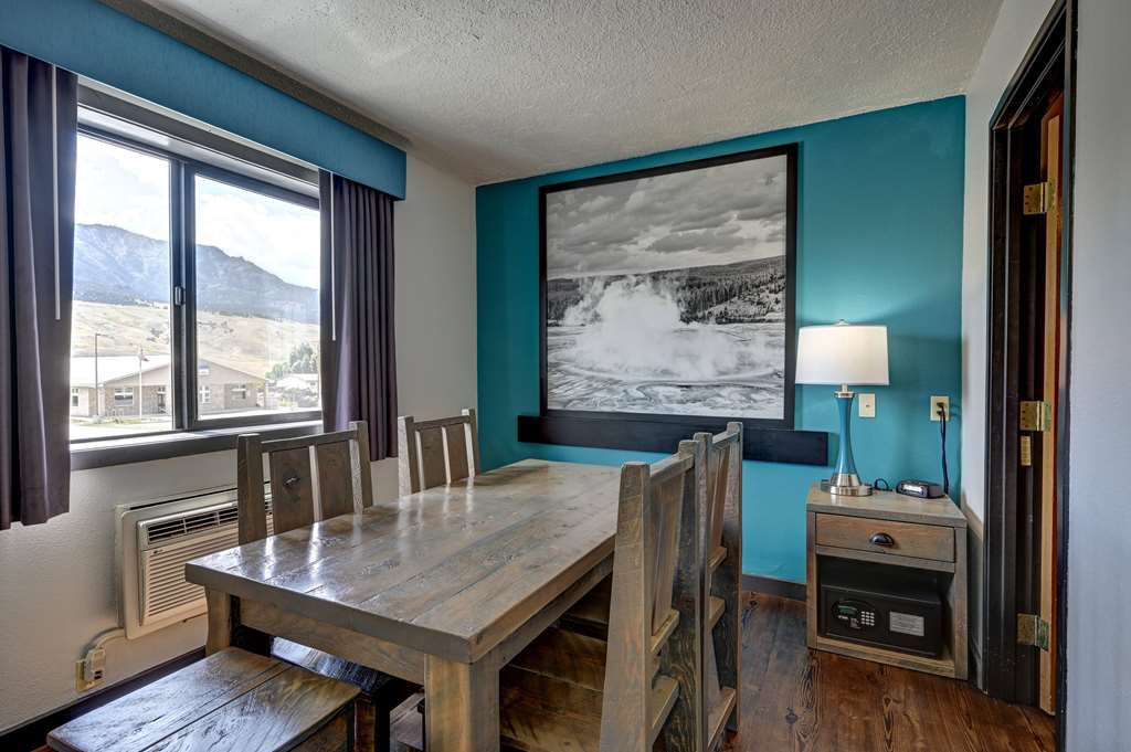 Super 8 by Wyndham Gardiner Yellowstone Park Area - photo 59