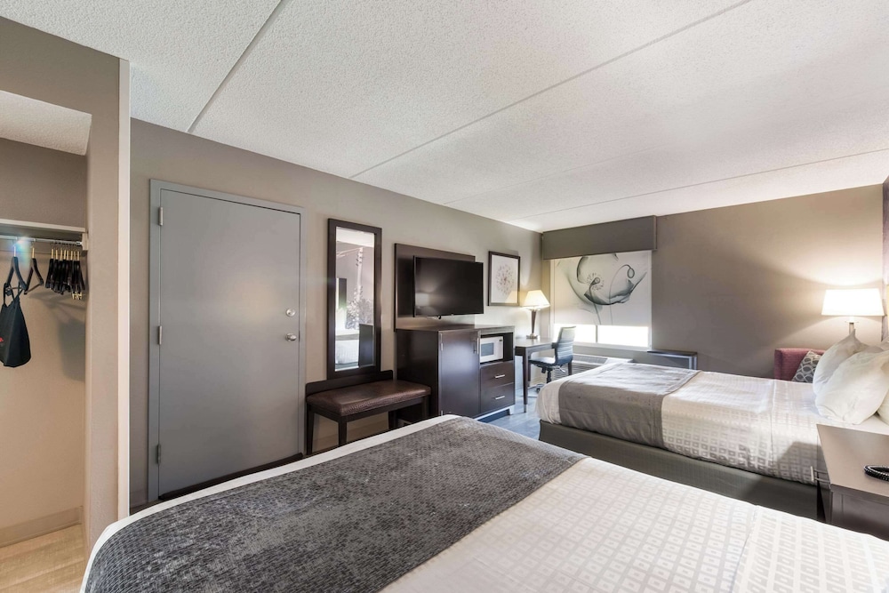 Clarion Pointe Greensboro Airport - photo 17