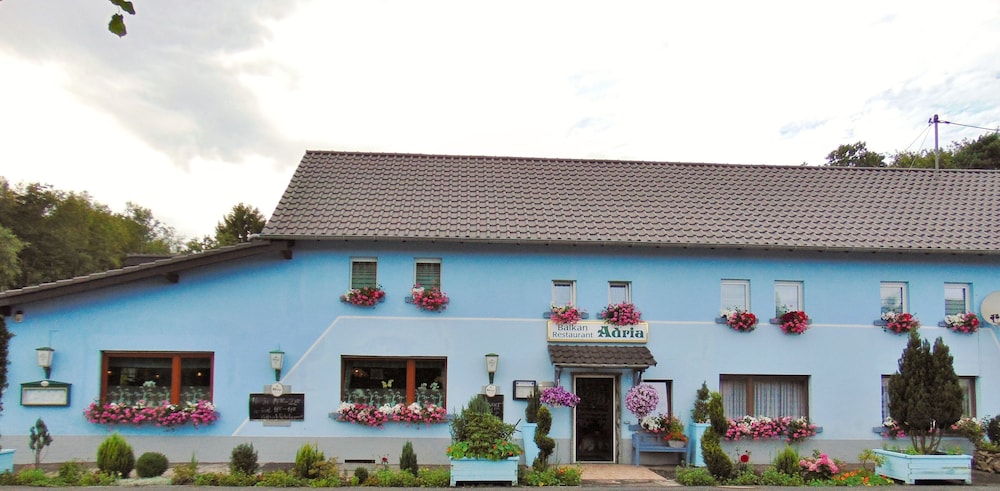 Hotel Garni Adria — hotel in Windhagen